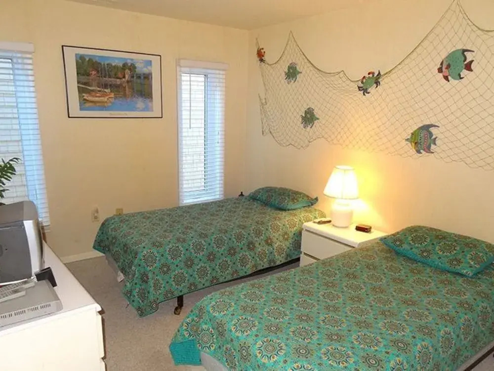 Ocean Sunrise 201 2 Br condo by RedAwning