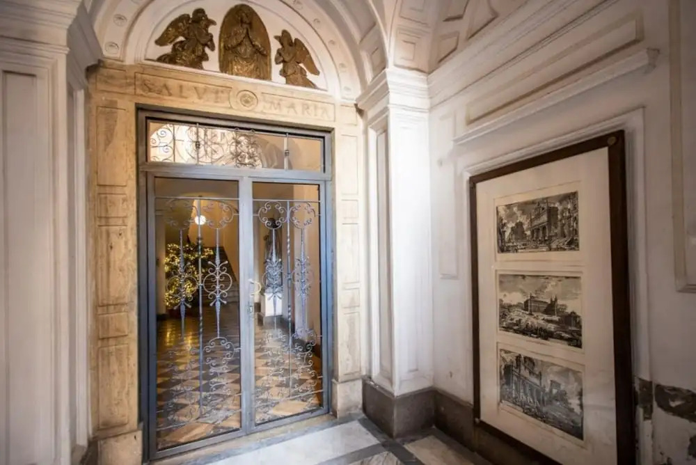 Trevi Fountain Superior 3 bdr apartment