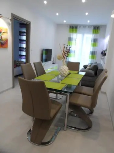 Laura Deluxe Apartment