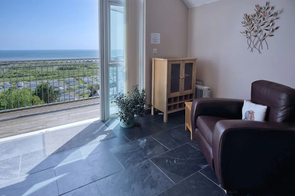 Manor View - 1 Bedroom Apartment - Pendine