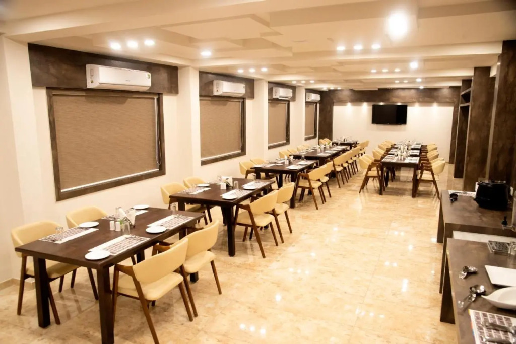 Click Hotel Tulsi