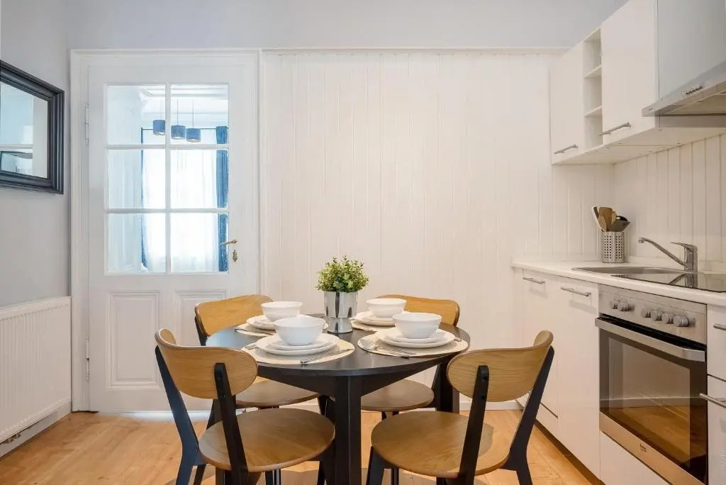 Luxurious and Bright, 5 min walk to city center