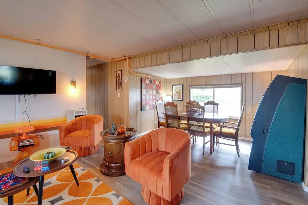 Walk to Beach! Fun Retro Retreat in Ocean Shores