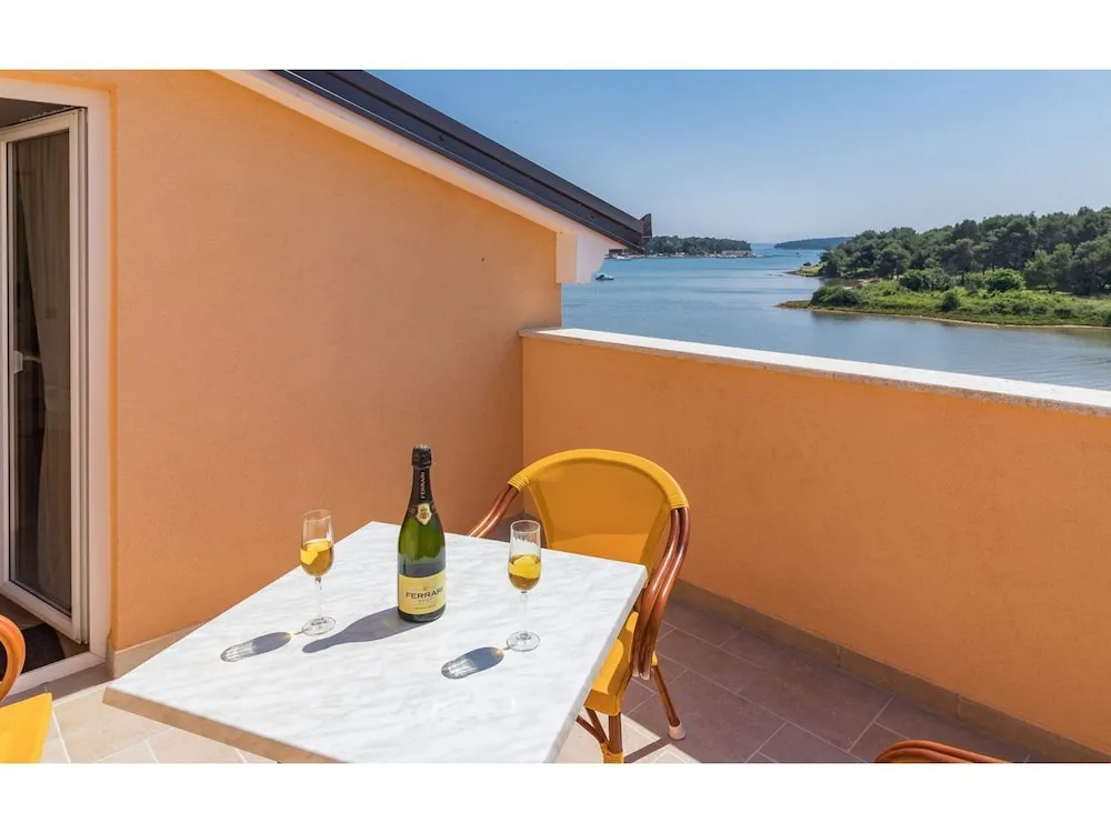 Apartment With Roof Terrace And Shared Pool In Medulin For 4 People Seafront