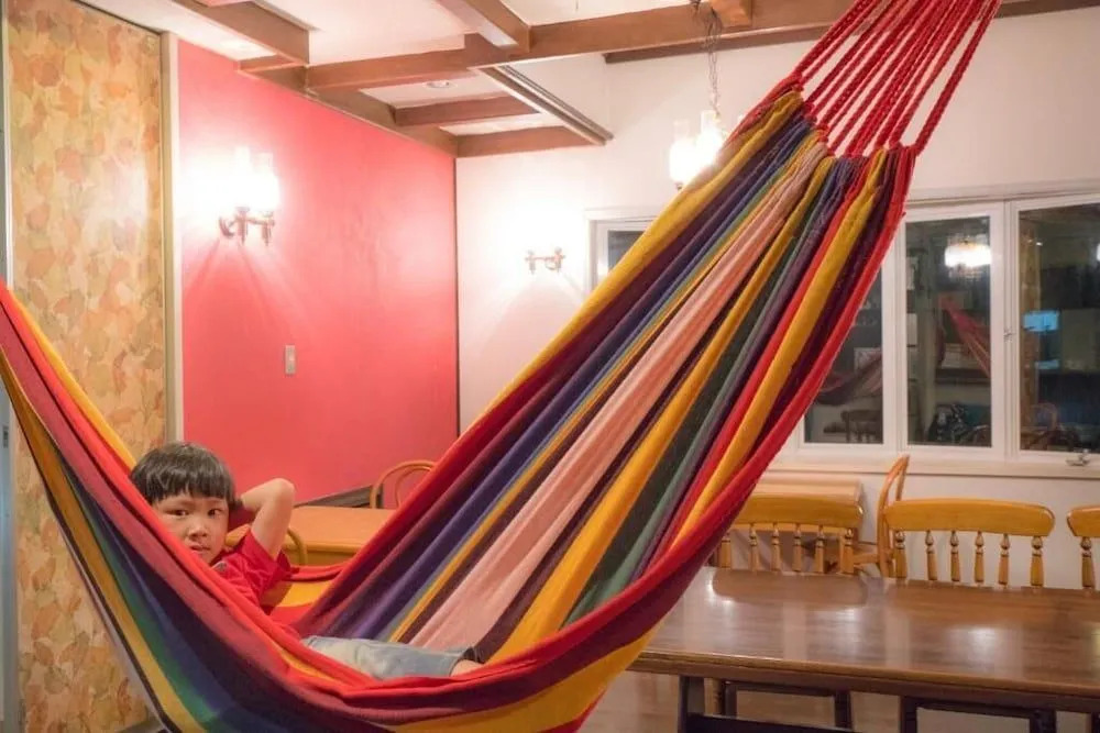 Guesthouse leaf
