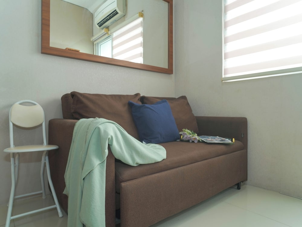 Homelike And Neat 2Br At Apartment Green Pramuka City