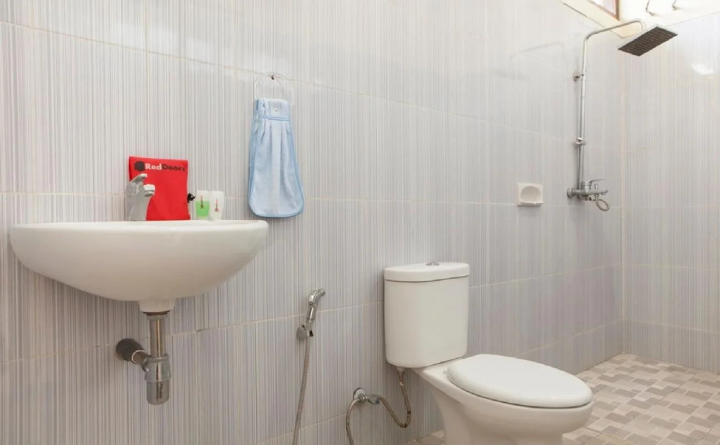 RedDoorz Plus near Mall Roxy Banyuwangi