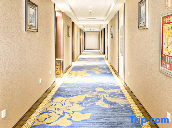 Super 8 Collection Hotel (Fukang Zhunge'er Road)