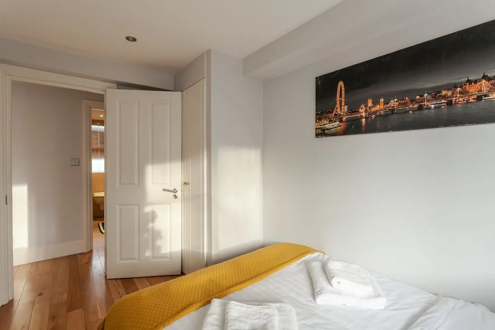 3 Bedrooms  Apartment  Central London
