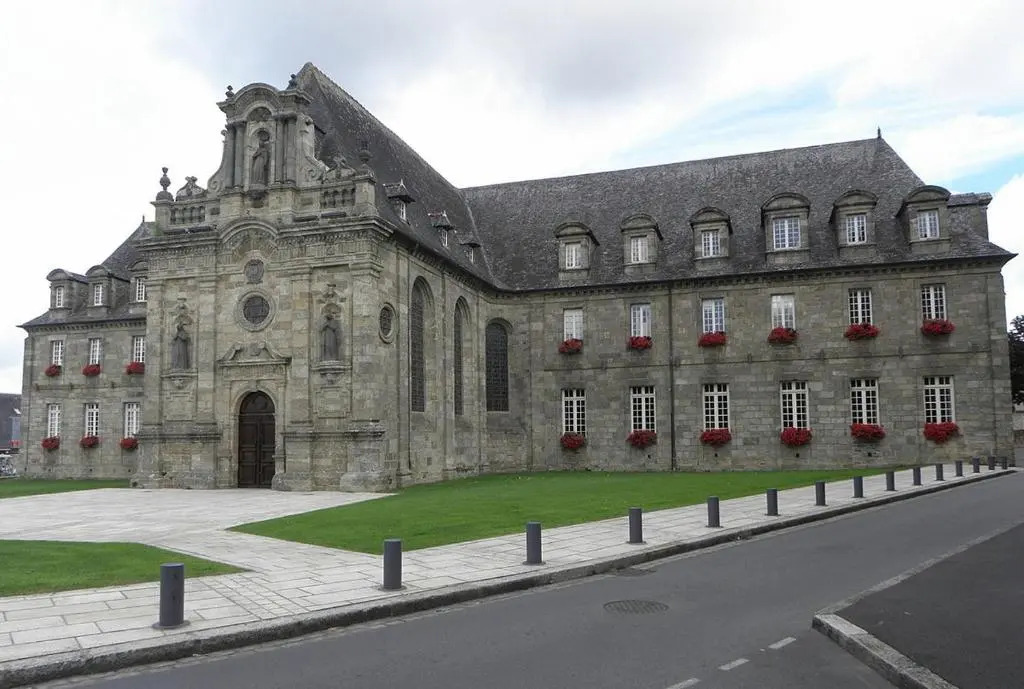 Le Garage, confort, calme de la ville et vue sur jardin