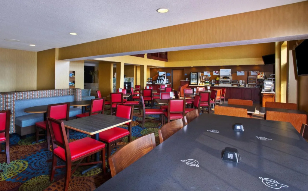 Holiday Inn Express Hotel & Suites Petoskey by IHG