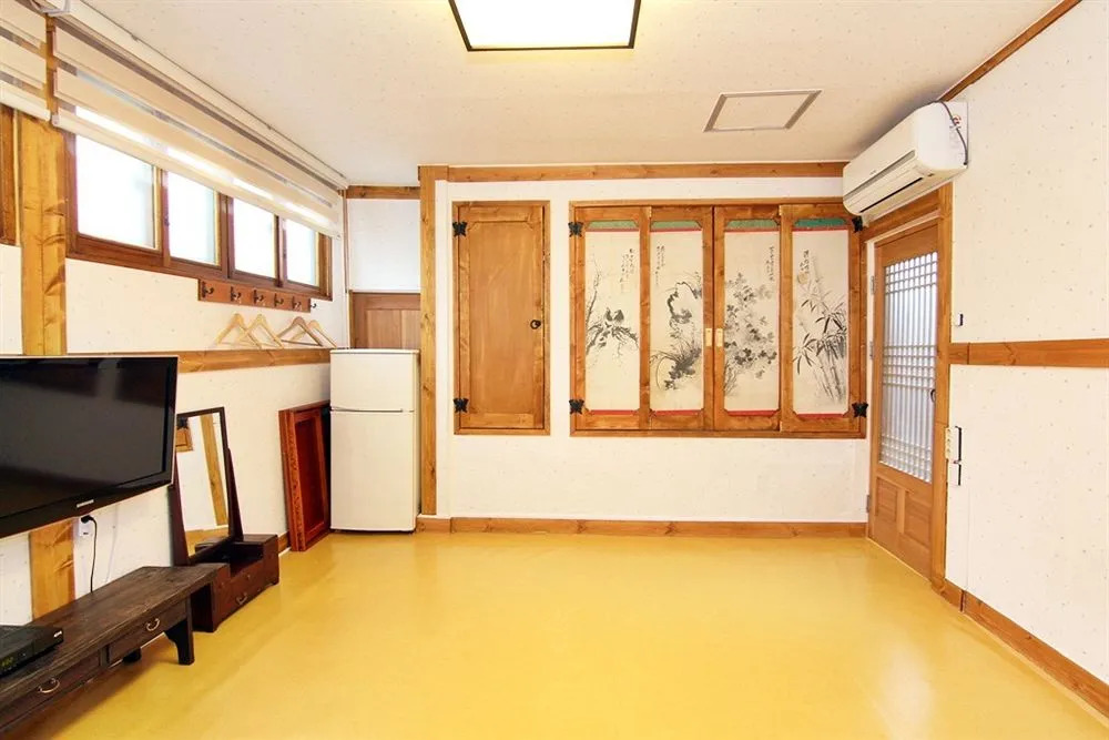 Bukchon Sarangchae Hanok Guesthouse