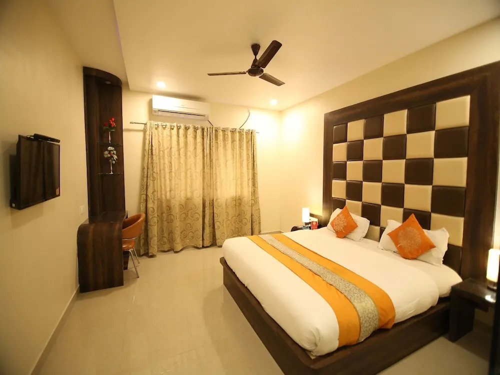 OYO 9130 Hotel Sheetal International