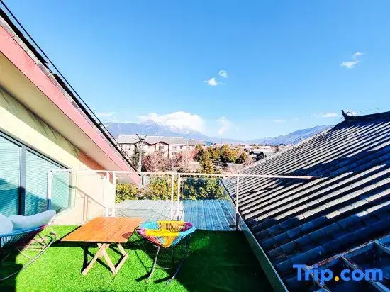 FengZhiFengSu Snow Mountain Scenic Hotel