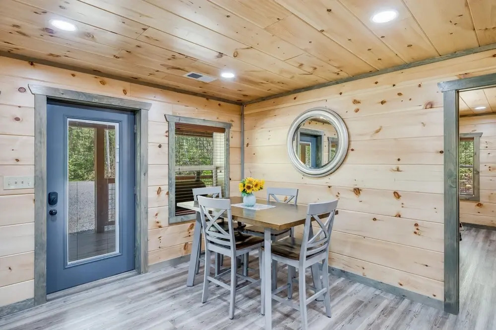 The Orange Cottage 2 Bedroom Cabin by Redawning