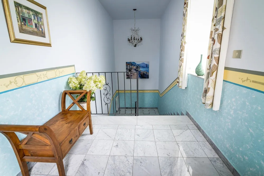 Villa Ariola