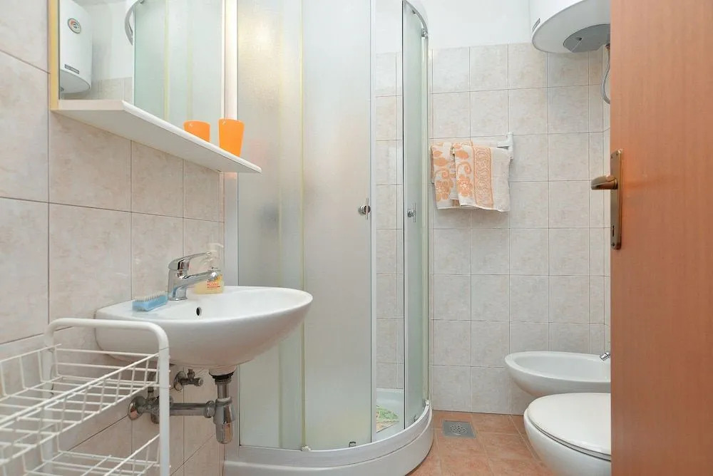 Apartment 522
