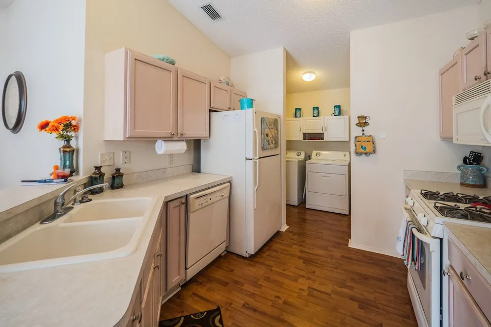 Hastings Lane 2681 by White Pelican VR
