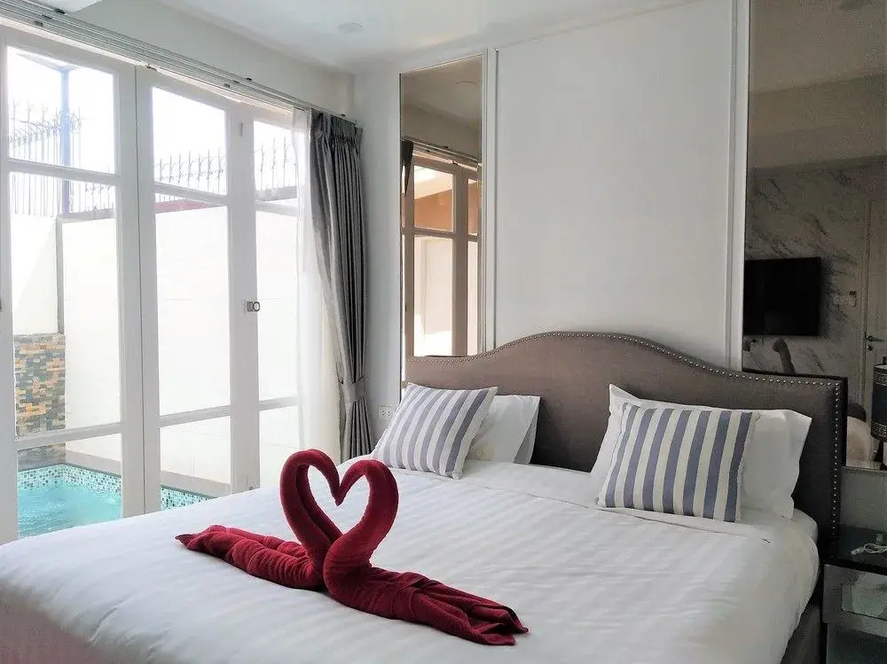 Exquisite Pool Villa J - Pattaya Pool Villa
