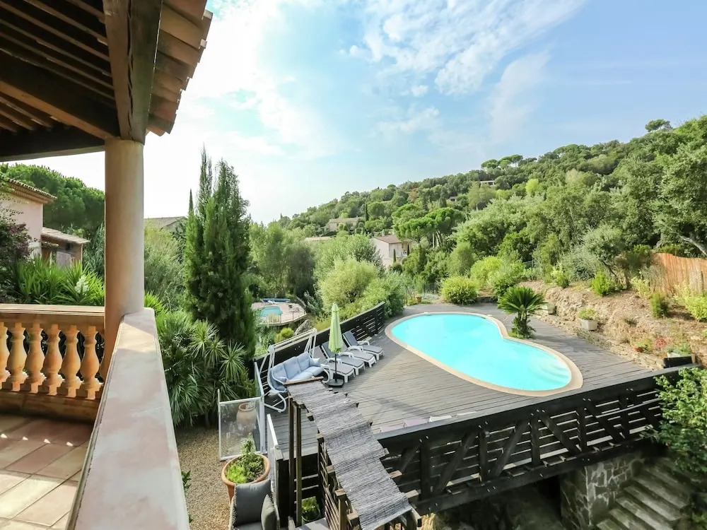 Mediterranean Home With Private Pool and Summer Kitchen, 800m From the Beach