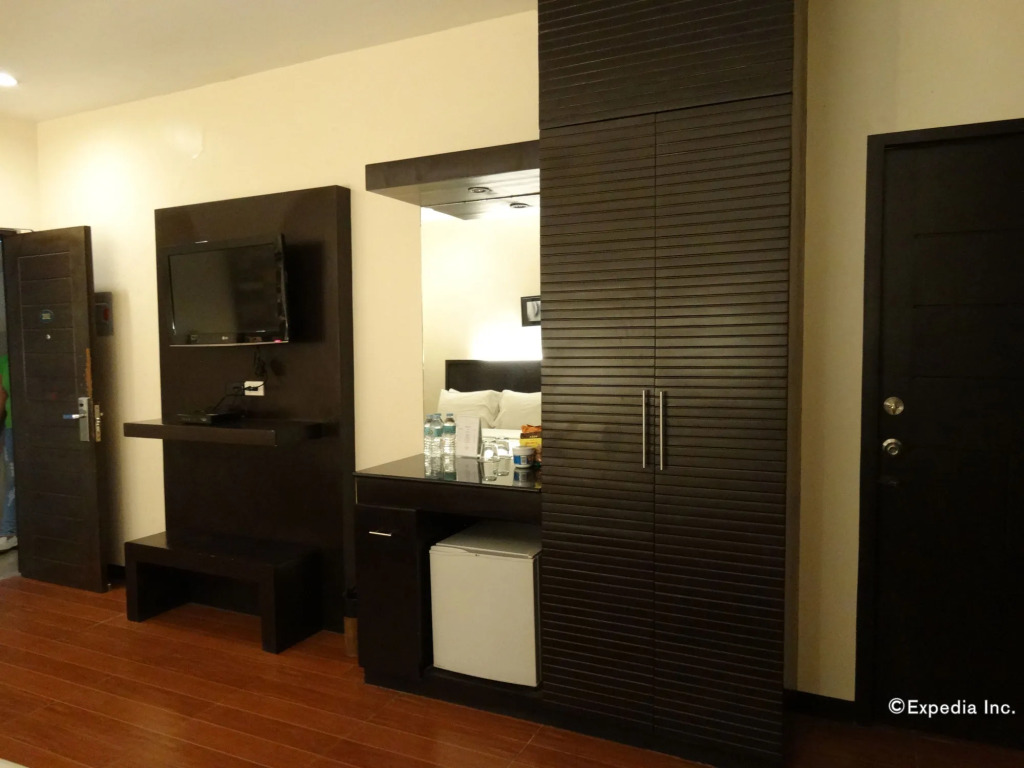 RedDoorz Plus at Hotel Esse