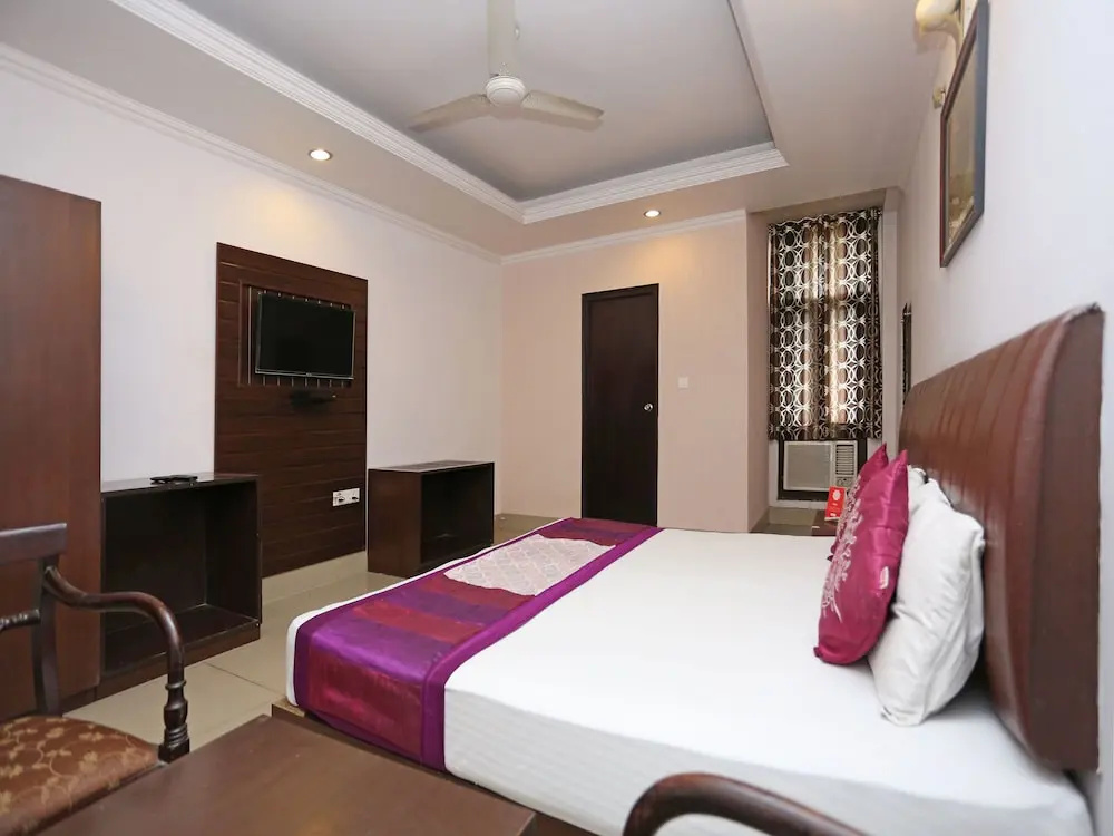 OYO 3697 Hotel Rivieraa