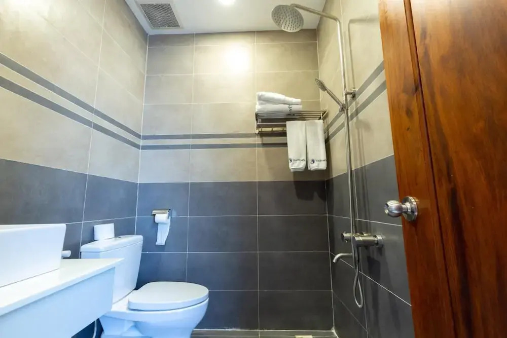 Khách sạn Tuyết Hiển
