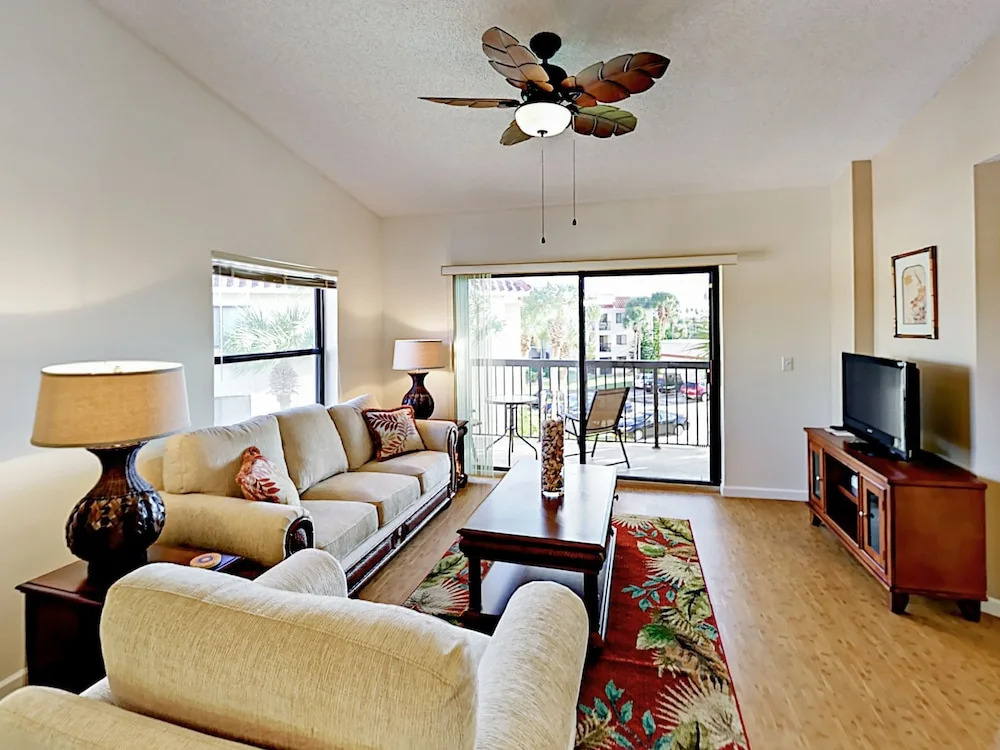 Beach-Themed #F32 - 2 Br Condo