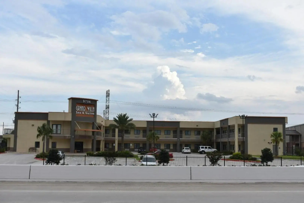 Grand Villa Inn & Suites - Humble