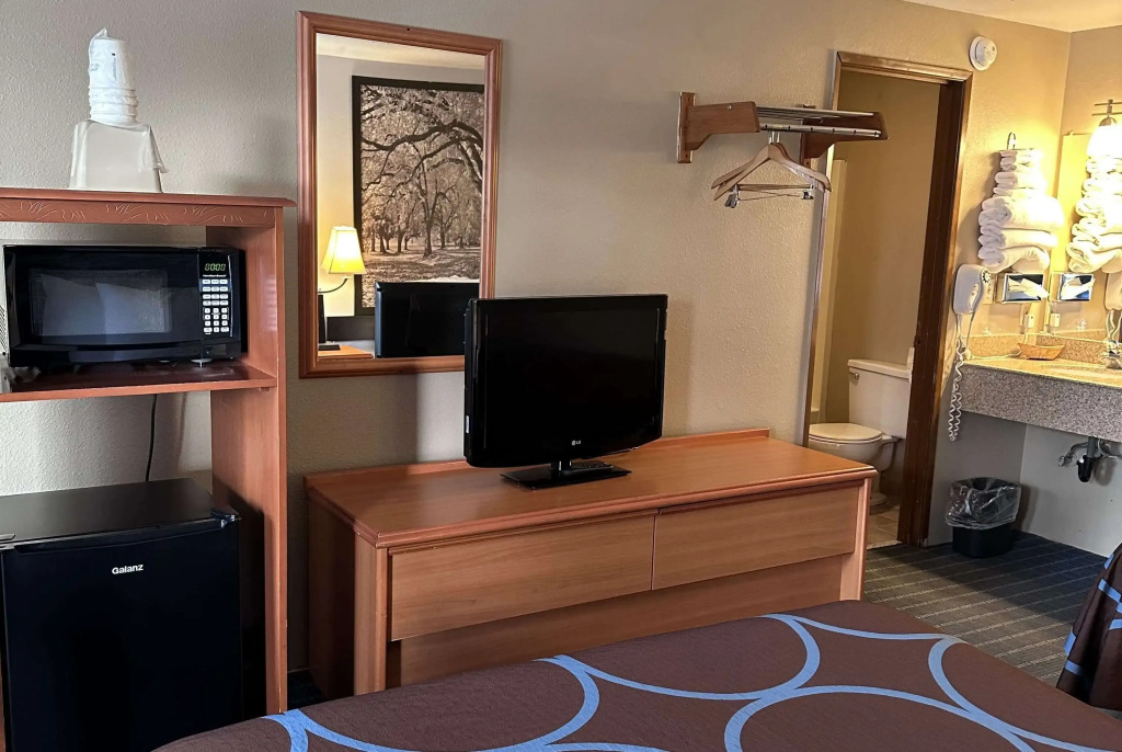 Super 8 by Wyndham Vancouver East
