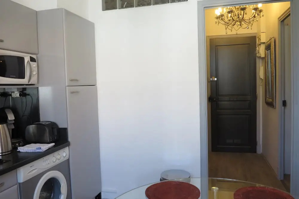 Stylish and Modern 1 Bedroom