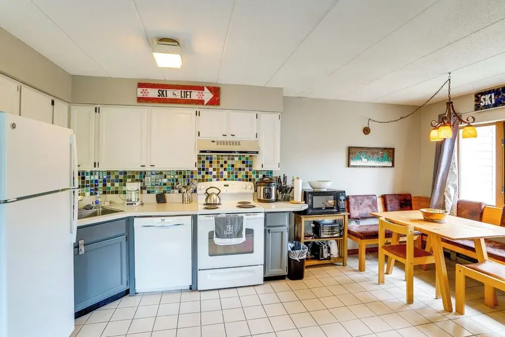 Snow Mountain Condo: Hot Tub + Shuttle to Resort