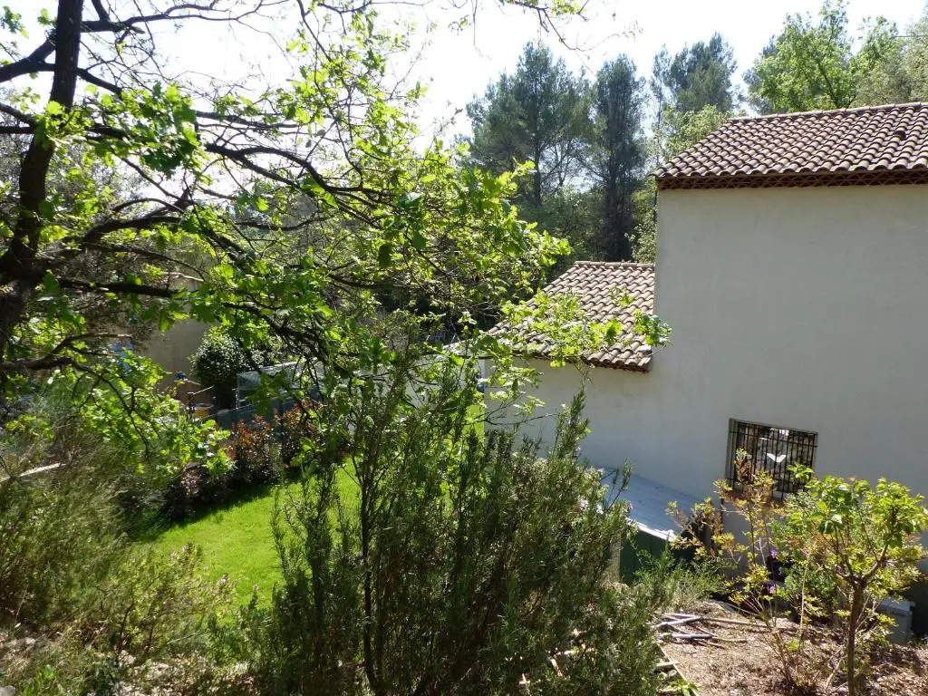 Cabane dans les arbres "La Kaz aux Cigales"