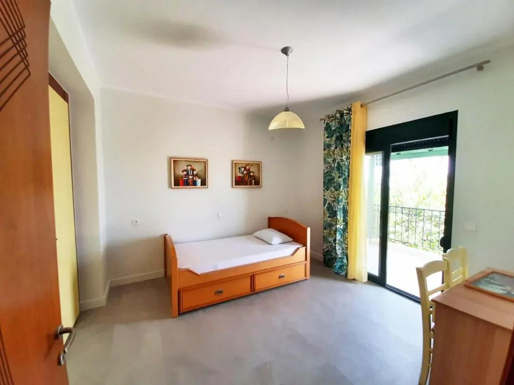 Spacious Holiday House with Shared Pool