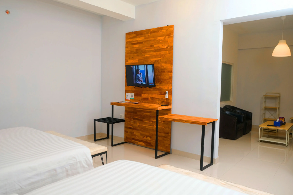 De La Charis Hotel by Waringin Hospitality
