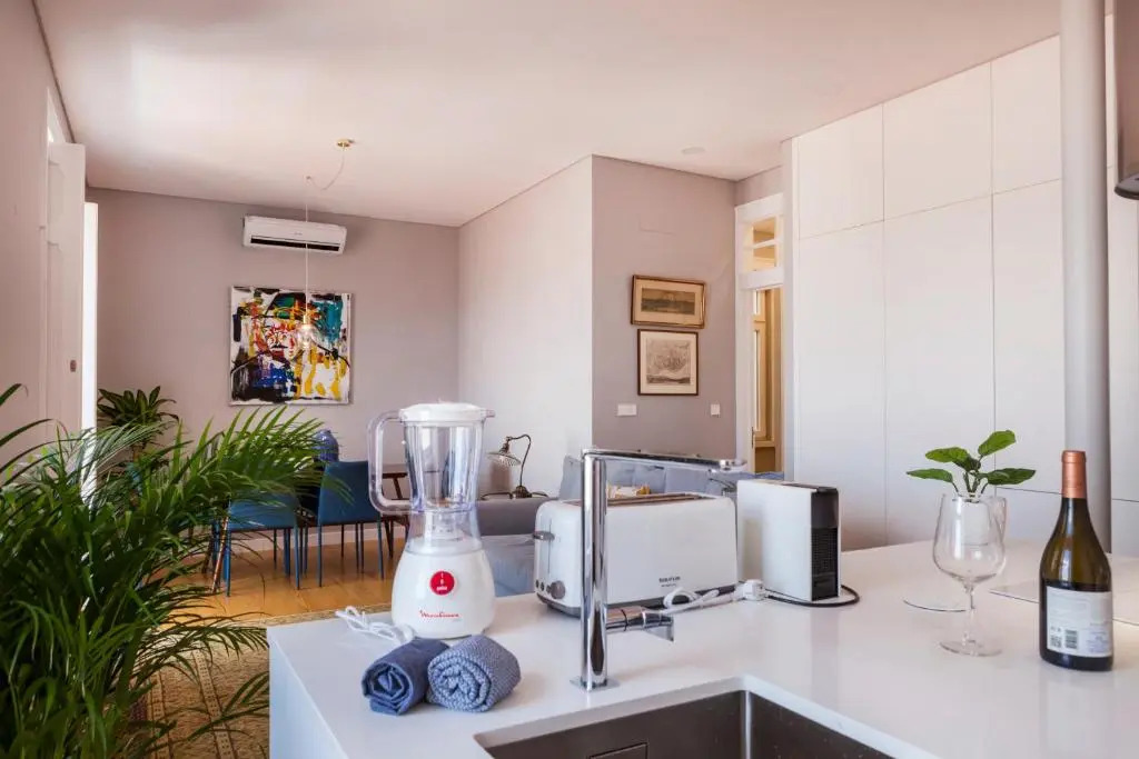 Breath-Taking River & City View Stunning 3 Bedrooms & 3 Bathrooms With AC Alfama Castle district 1st Floor Apartment