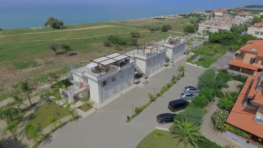 Roseto Beach Club Apartment With Garden Beach Front
