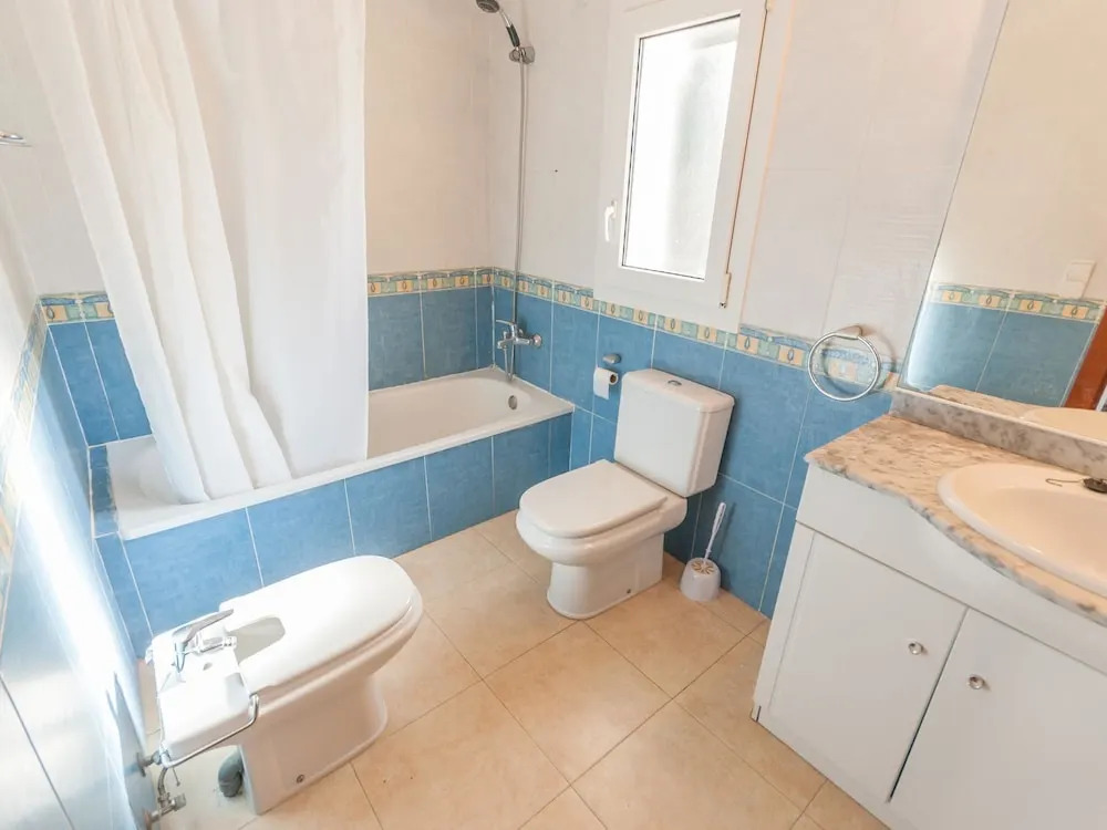 Pretty Holiday Home in L'escala With Swimming Pool