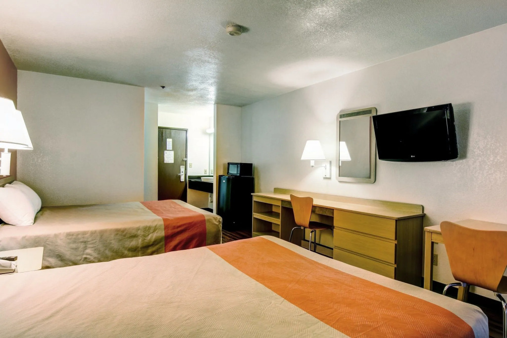Motel 6-Columbia, MO - East
