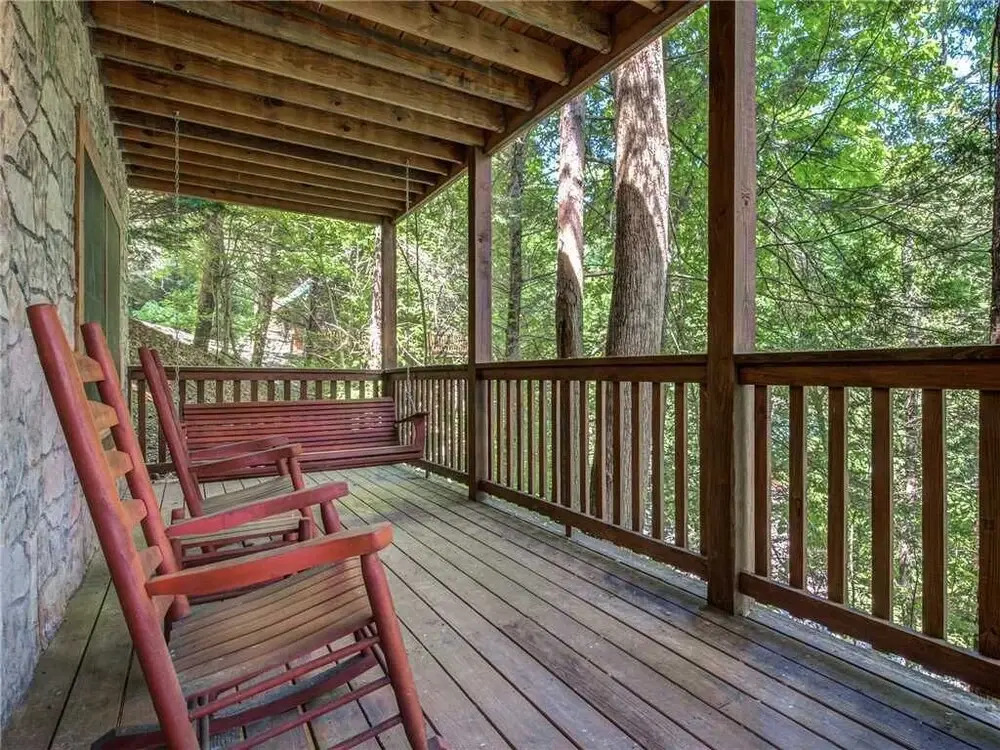 Around the Bend 3 Bedroom Home with Hot Tub