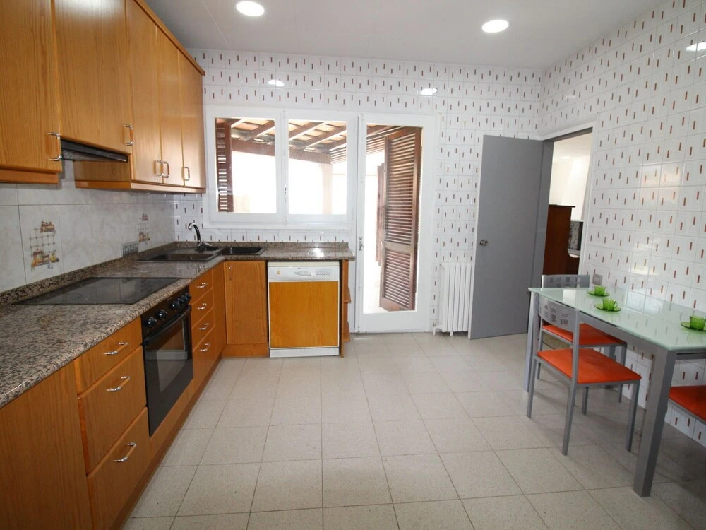 Alluring Holiday Home in Empuriabrava With Pool