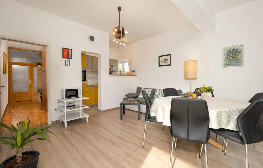 Amazing Apartment in Novi Vinodolski With 2 Bedrooms and Wifi