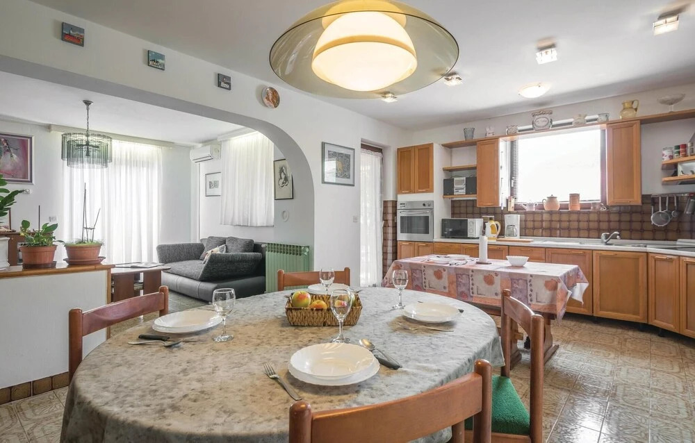 Beautiful Apartment in Banjole With 2 Bedrooms, Wifi and Outdoor Swimming Pool