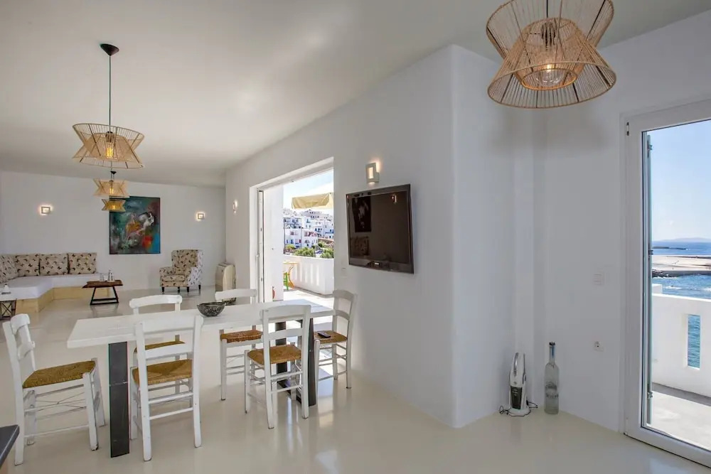 2 Bedroom Apartment With Terrace in Tinos Chora