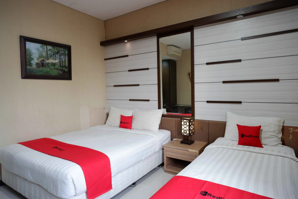 RedDoorz Plus Syariah near Laweyan Solo