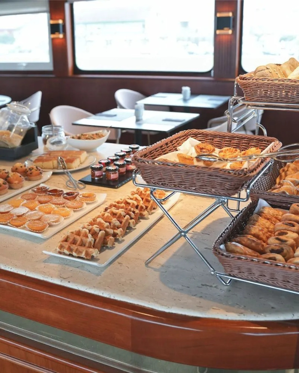 Costa do Sal Hotel Boat Lounge