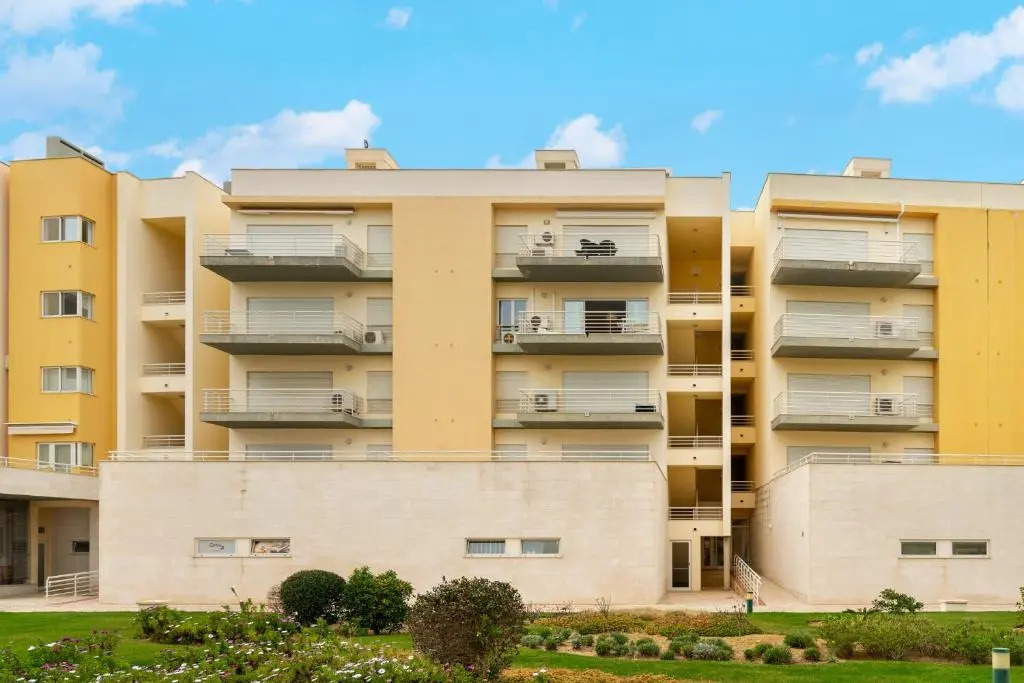 WHome Family Holidays w/ S-Pool, AC, Elevator & Garage