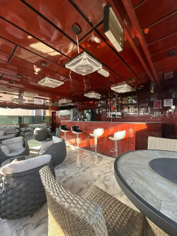 Livingstone Luxury Apartment