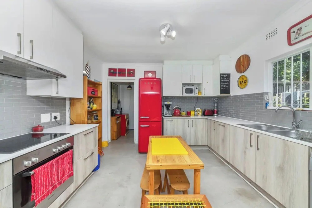 Modern and Stylish 2 BD House in Claremont
