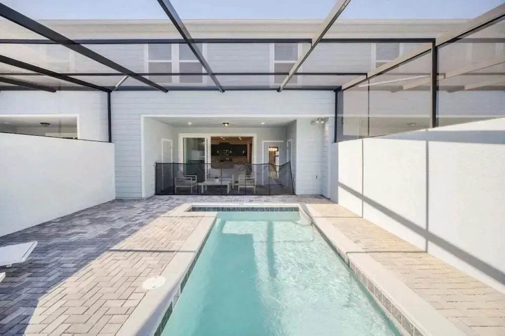 Luxury Home With Splash Pool 5 Bed Townhome! 5 Bedroom Townhouse